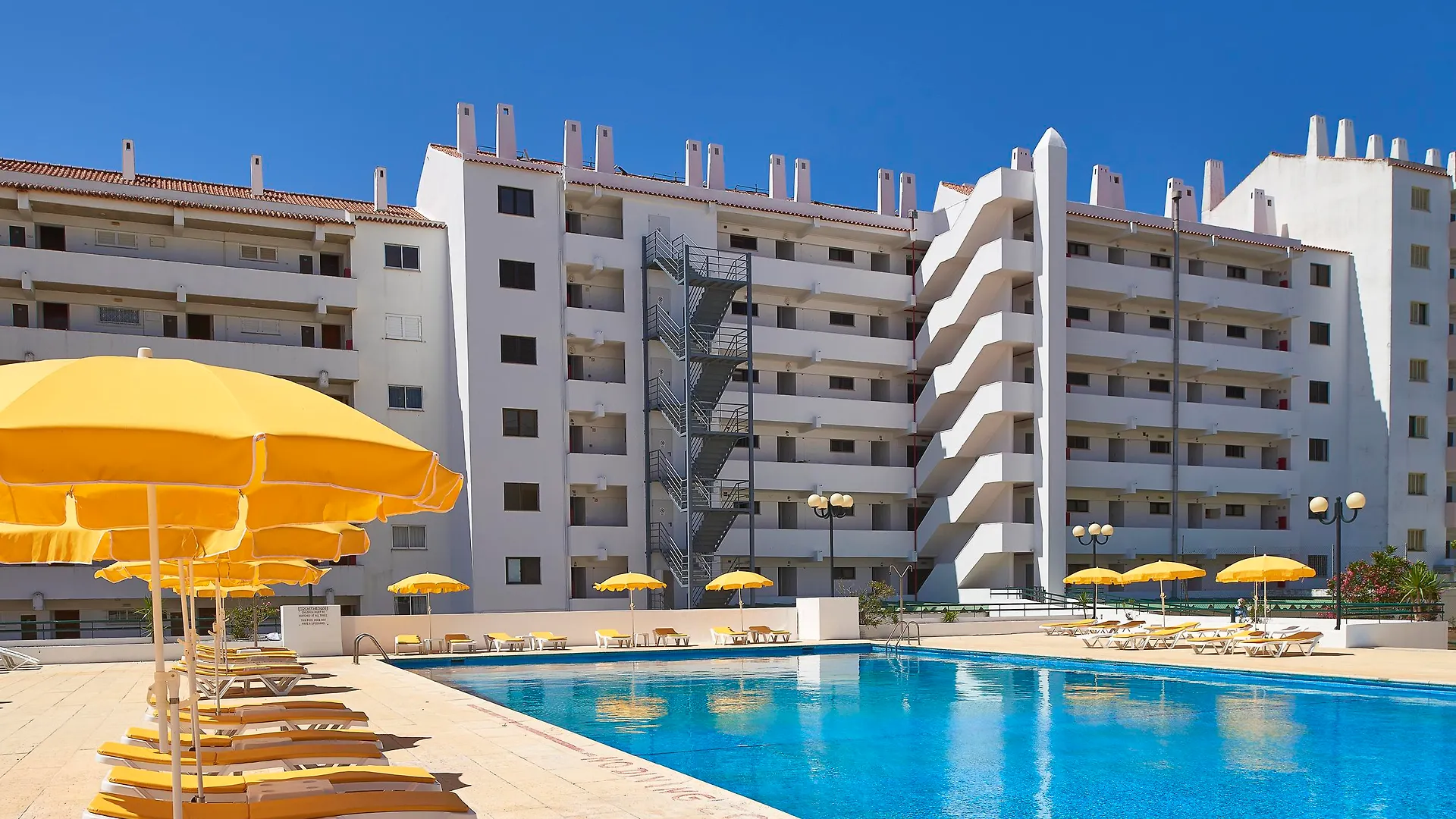 Cheerfulway Minichoro Apartamentos contacts